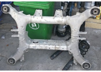 寶馬7系 F01后橋 發(fā)電機(jī) 汽油泵 方向機(jī) 水箱