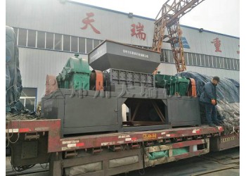天瑞機械撕碎機廢舊物處理的方法