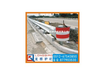 龍橋護欄廠生產高速公路防撞護欄 道路波形板防撞欄 波形欄桿