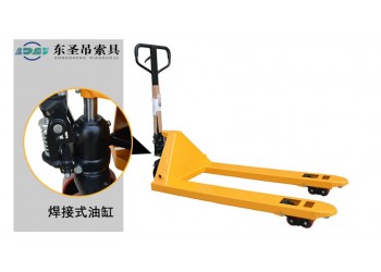 地牛叉車存放環(huán)境對手動搬運車隊哪些部位有影響?