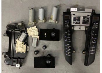 保時(shí)捷 帕拉梅拉座椅電機(jī) 空調(diào)面板 升降器 水箱