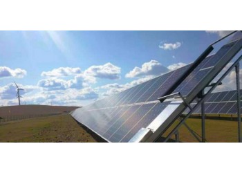 廠家直銷QDX系列產品大型地面電站光伏清潔機器人