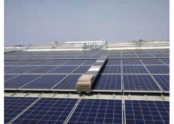 智能化運維清潔德瑞光伏板清潔機器