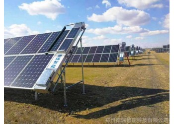 光伏電站板臟了怎么辦，德瑞智能光伏板清潔機器人