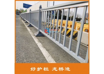 樂(lè)山城市道路護(hù)欄價(jià)格 道路護(hù)欄生產(chǎn)廠家鍍鋅鋼管表面烤漆 龍橋