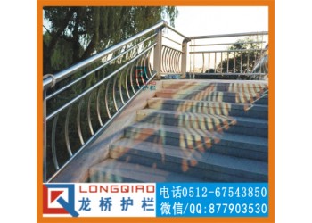 樂(lè)山橋梁護(hù)欄 橋側(cè)不銹鋼復(fù)合管護(hù)欄 防撞欄 龍橋護(hù)欄生產(chǎn)