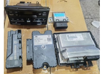 保時(shí)捷982電器 空調(diào)開關(guān) 燃油泵模塊 手剎電腦