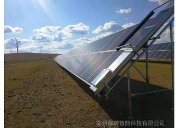 工商業光伏電站高效組件清潔機器，德瑞光伏板清潔機器人
