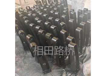 鑄鋼護(hù)欄支架 橋梁護(hù)欄支撐架 300高76管牛角探頭