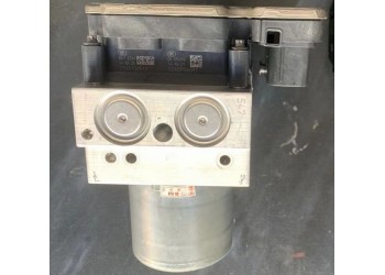 奔馳CLS W218 ABS泵 電子扇 前杠內(nèi)鐵 機(jī)腳膠