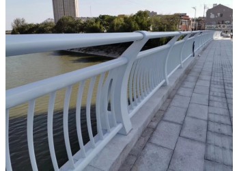 橋梁防撞護欄 河道欄桿河邊隔離欄 市政護欄