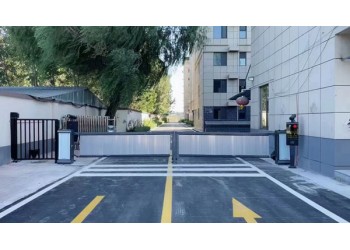 車輛出入管理系統(tǒng)廣告道閘，河北任丘中天道閘