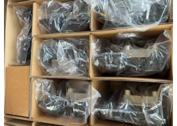寶馬i7電子節(jié)溫器 電子扇 水箱 雨刮連動桿 冷凝器