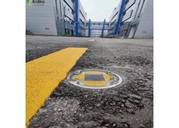 太陽(yáng)能供電續(xù)航！地下管線(xiàn)防外損太陽(yáng)能警示系統(tǒng)長(zhǎng)效預(yù)警